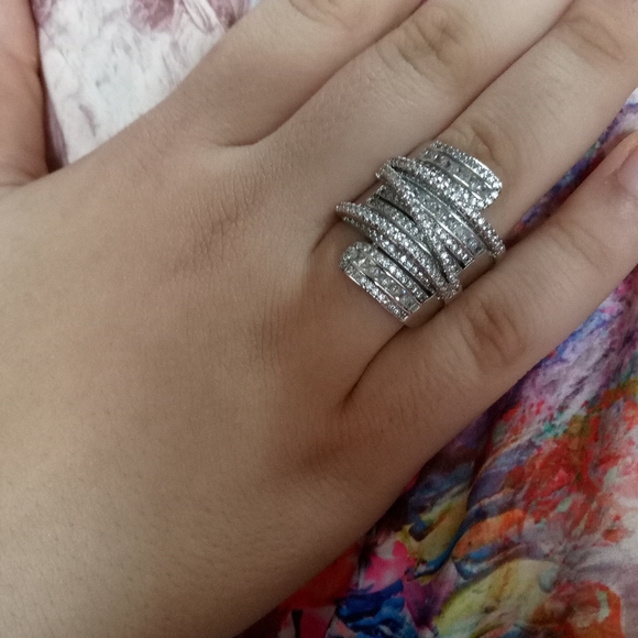 2 HOUR SALE! Beautiful 3.4CT Wide CZ Silver Ring! Wow!!🤍🤍🤍🤍✨✨✨✨ - Picture 8 of 8